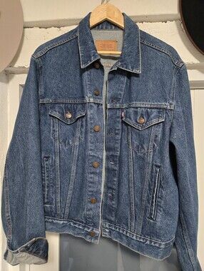 1980's Levi's Light Blue Relaxed Fit Men's Jeans. Made In USA.